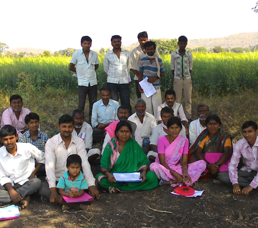 महालाभार्थी पोर्टलबद्दल जाणून घेण्यासाठी लोक जमले